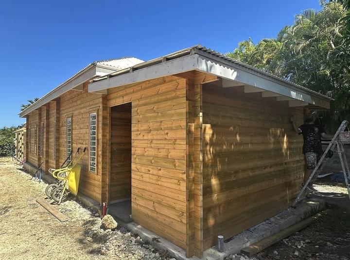 Bungalows en bois sur dalle béton par SL CONCEPT BTP